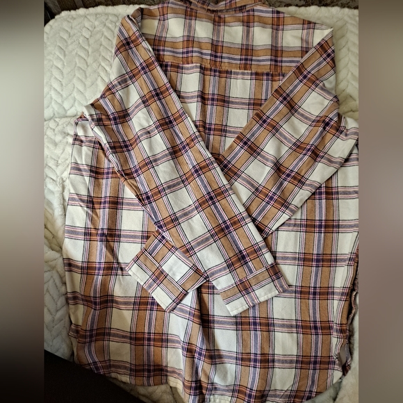 Flannel with Pockets - Picture 4 of 4